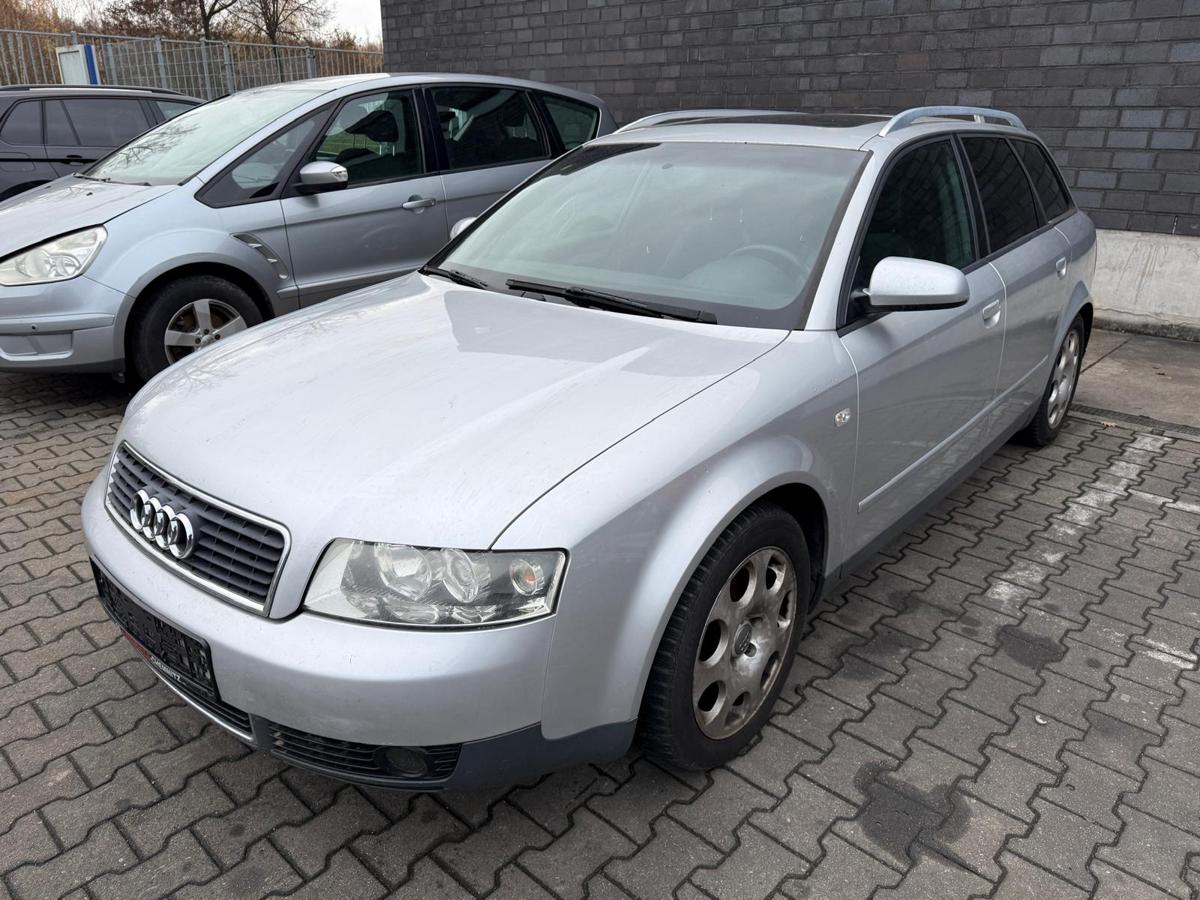 Audi A4 B6 original Tür hinten links LY7W Lichtsilber Metallic Kombi Rohbau BJ02